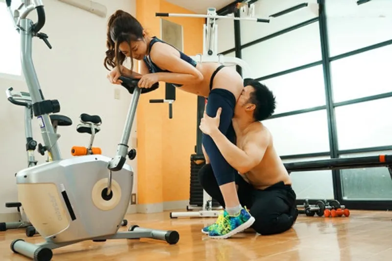 Xin anh xã đi tập gym, người vợ địt nhau với anh pt